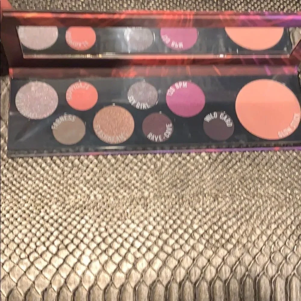 Mac Raver eyeshadow & highlighter palette